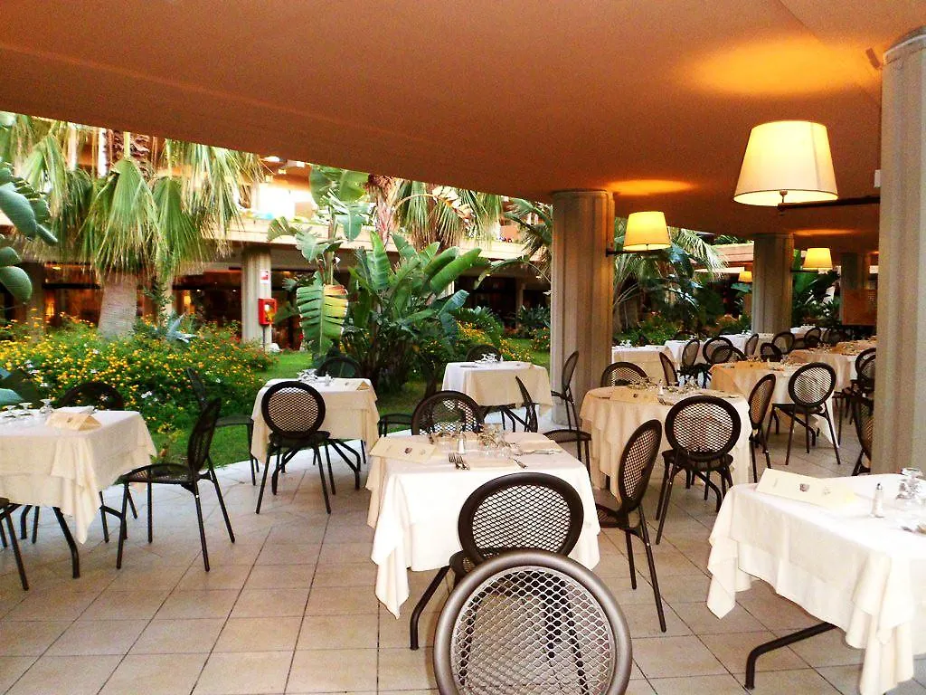Hotel Acacia Resort Parco Dei Leoni Campofelice Di Roccella